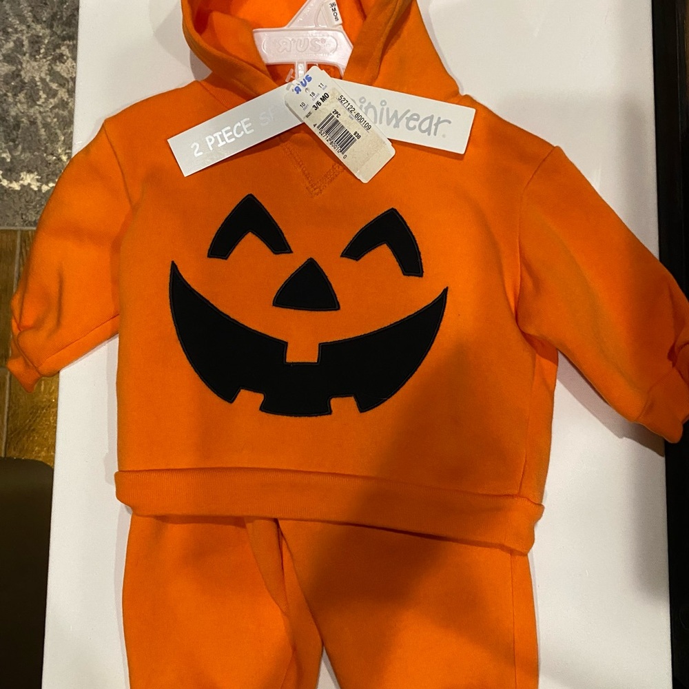 Infant Halloween pumpkin sweat suit 3/6 months NWT